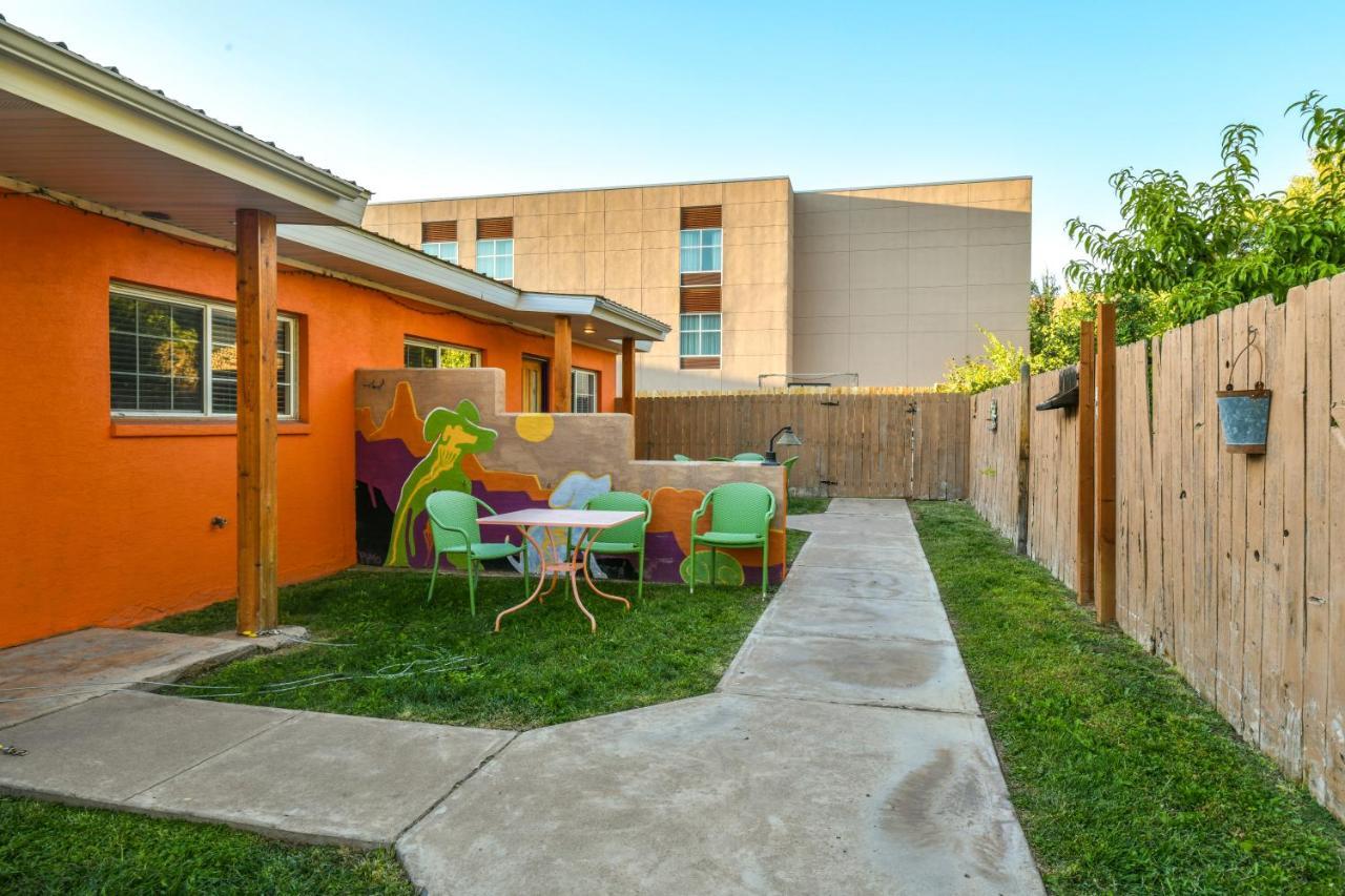 Inn 1 - Downtown 1 Bedroom Unit, Sleeps 6 With Shared Hot Tub Moab Kültér fotó